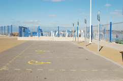 Tilgængelige parkeringspladser tæt på anlægget