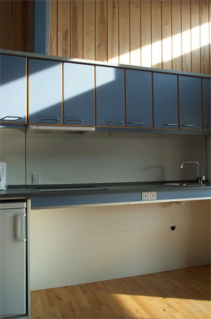 Her ses et køkkenbord, hvor kørestole har plads, foto: SBI
