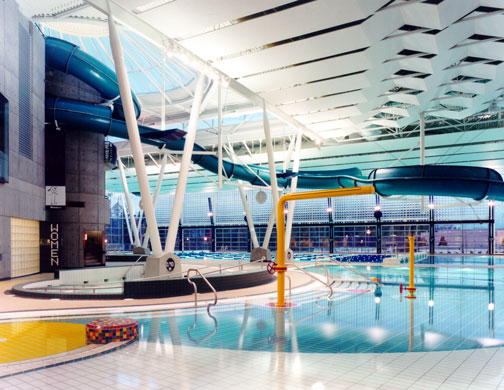 Brug af farver i svømmehallen, Arkitekter: Hughes Condon & Marler